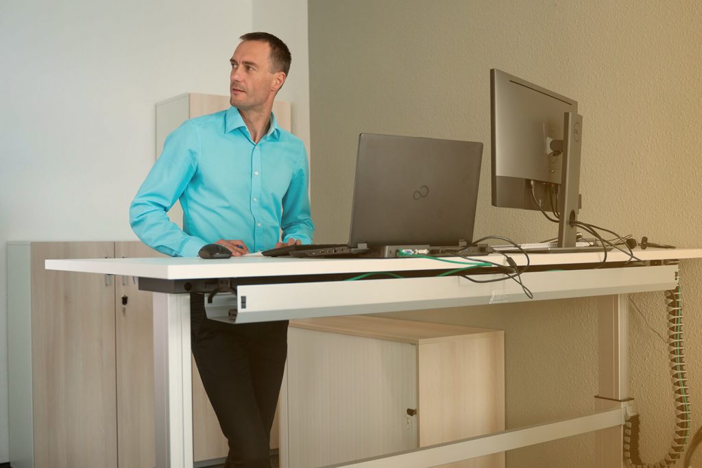 desk with adjustable height